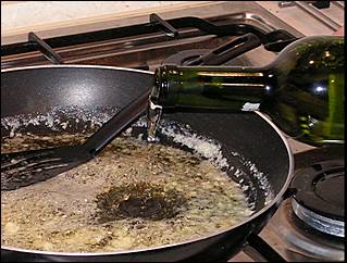 Całość podlać winem