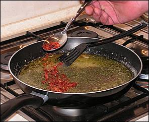 Dosypywanie ziół i suszonych warzyw